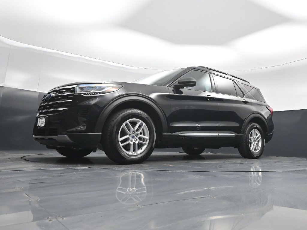 Used 2025 Ford Explorer Active AWD/4WD image 47