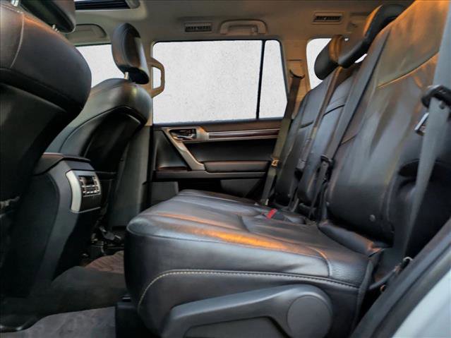 Used 2016 Lexus GX 460 image 19