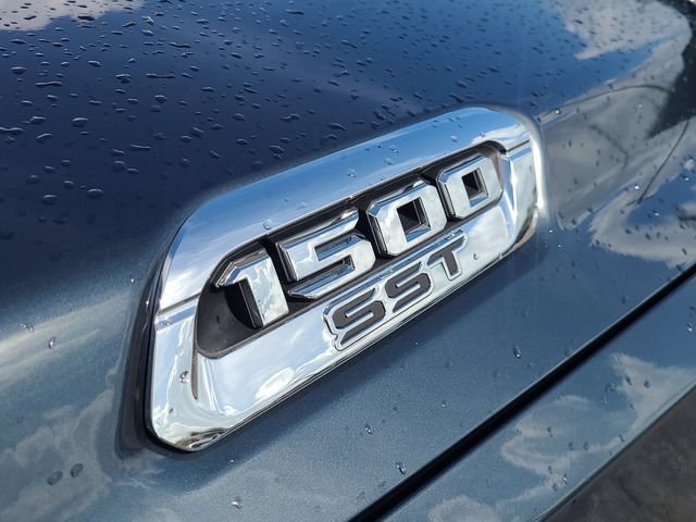 Used 2025 RAM 1500 Laramie AWD/4WD image 7