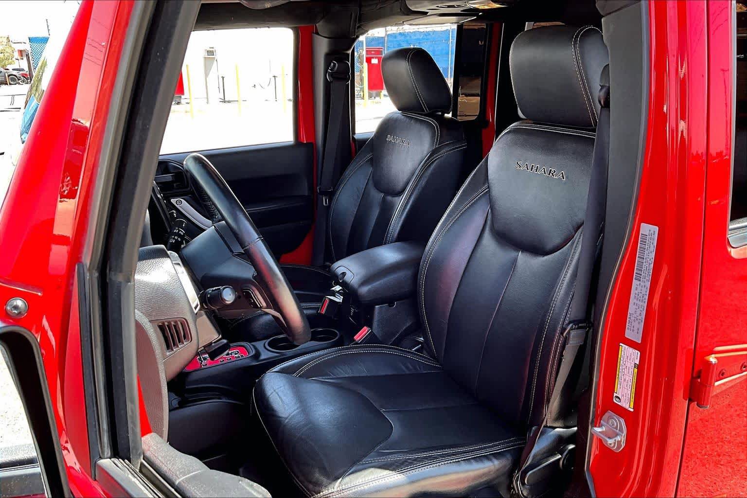 Used 2017 Jeep Wrangler Unlimited Sahara w/ Connectivity Group AWD/4WD image 8
