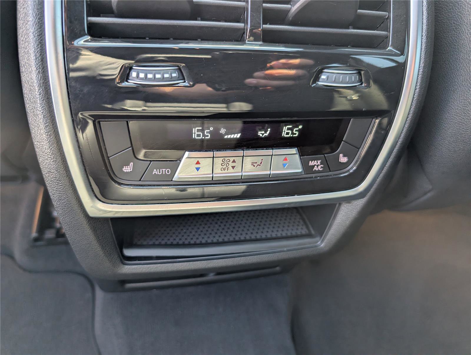 Used 2024 BMW X6 xDrive40i w/ Premium Package image 17