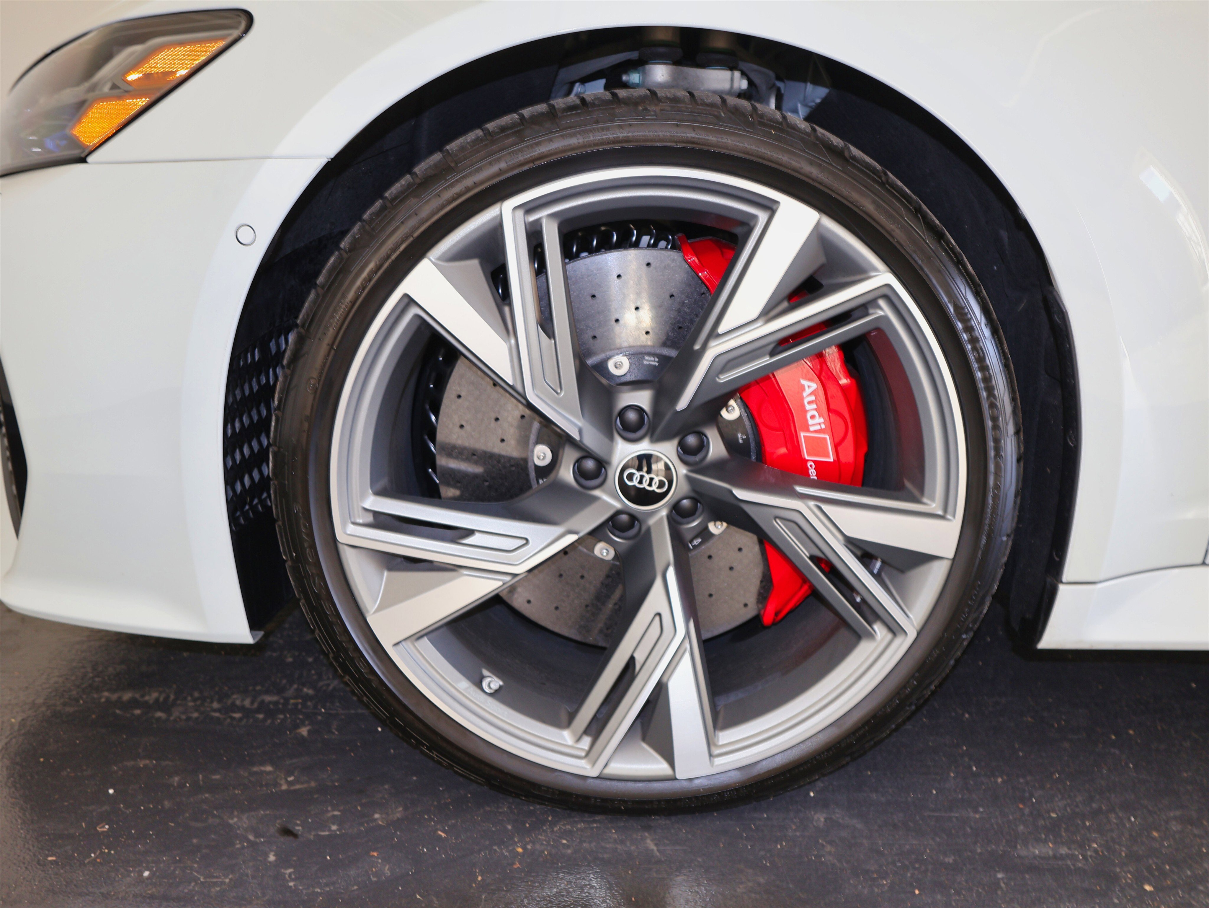 Used 2021 Audi RS 6 w/ Executive Package image 57