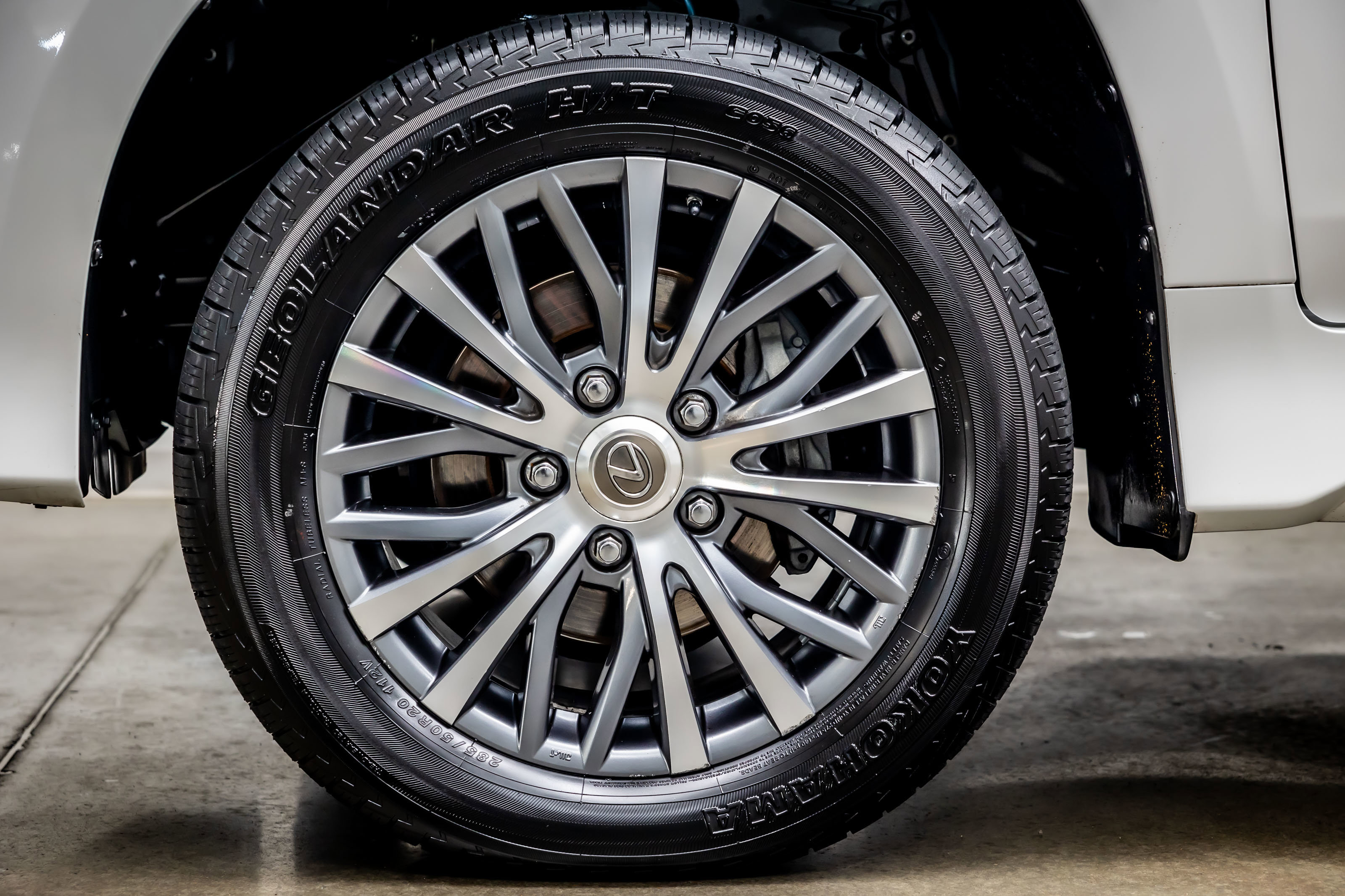 Used 2017 Lexus LX 570 4WD w/ Luxury Package image 35