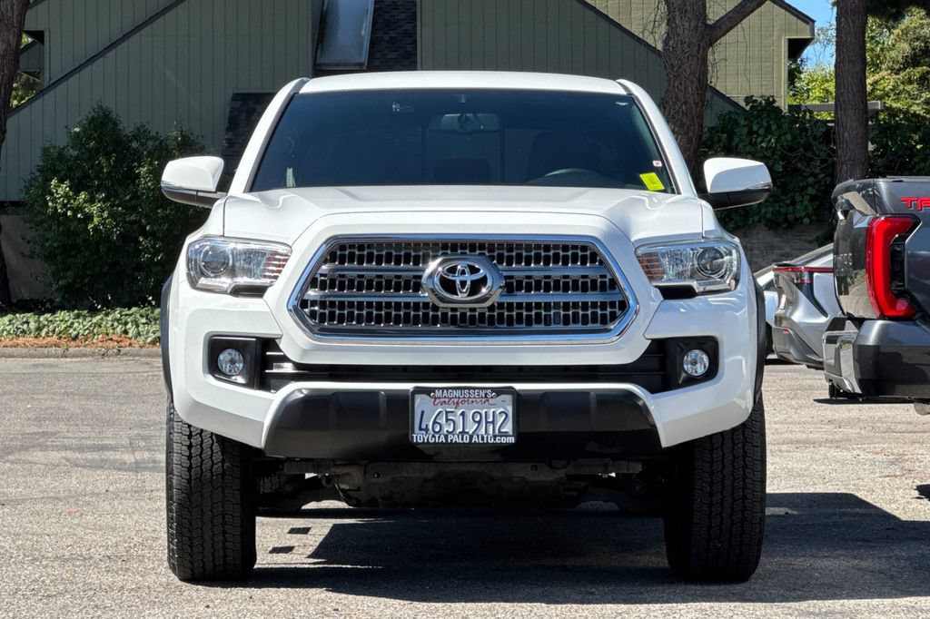 Certified 2017 Toyota Tacoma TRD Off-Road AWD/4WD image 8