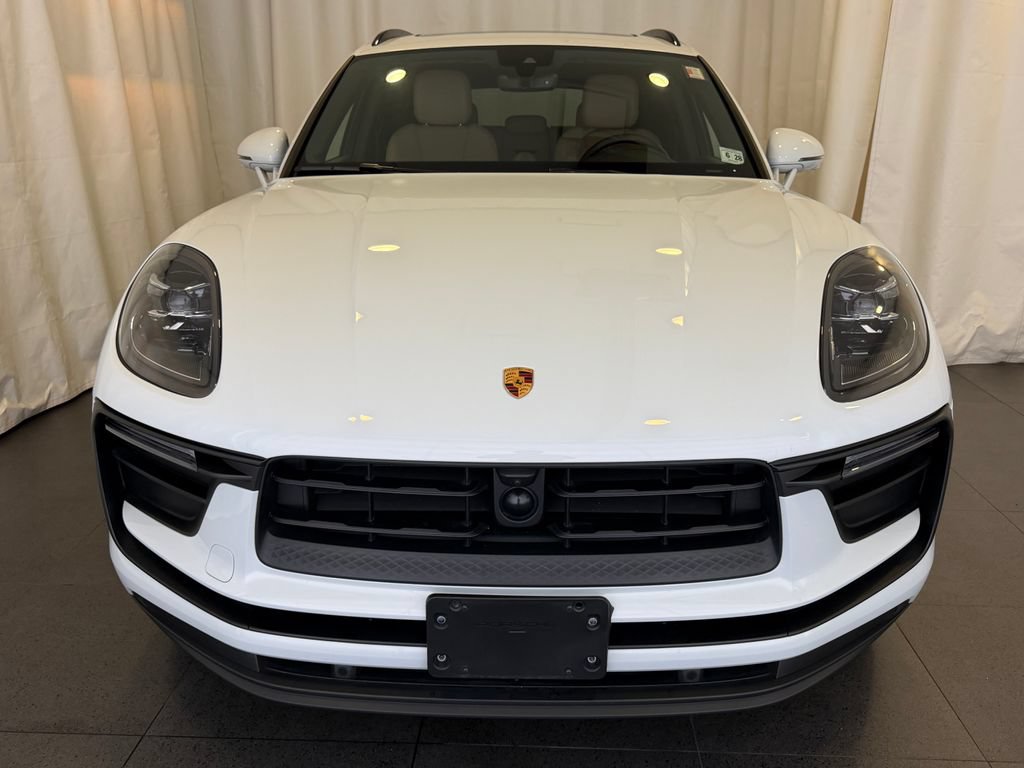 Certified 2023 Porsche Macan AWD/4WD image 6