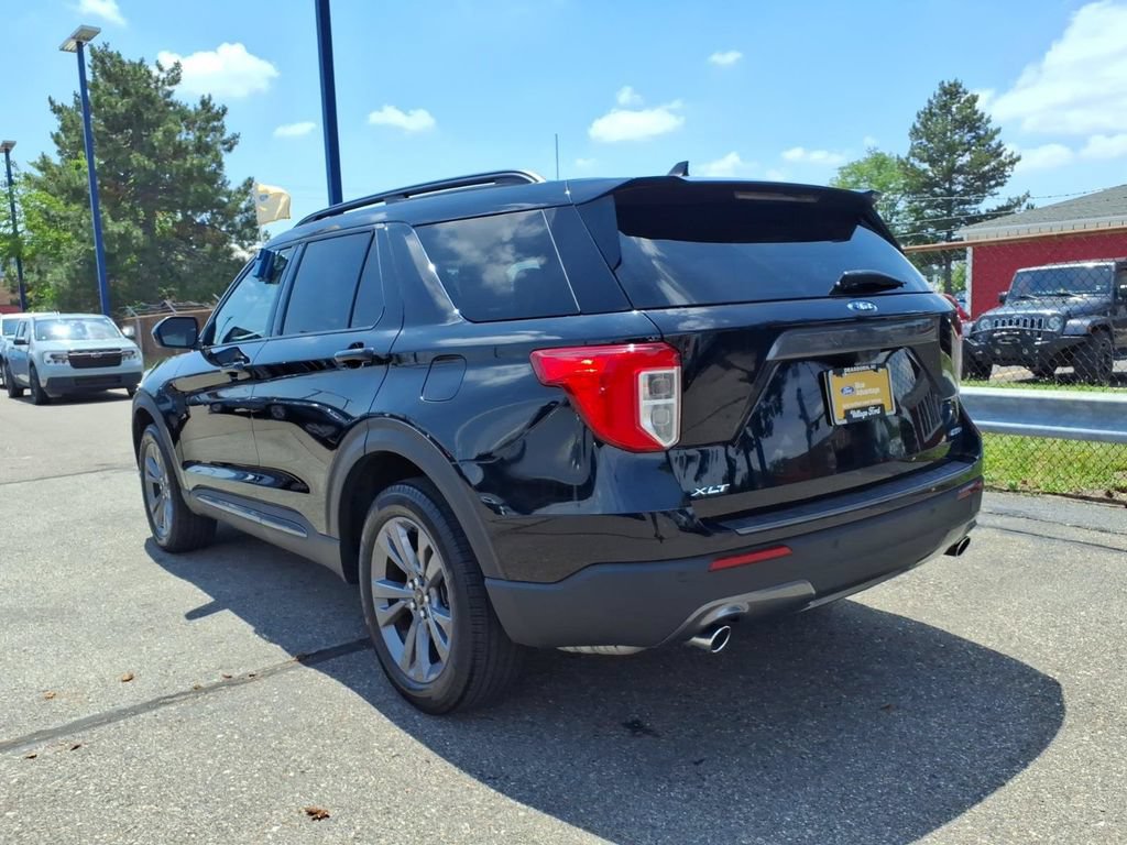 Used 2023 Ford Explorer XLT w/ Equipment Group 202A AWD/4WD image 9
