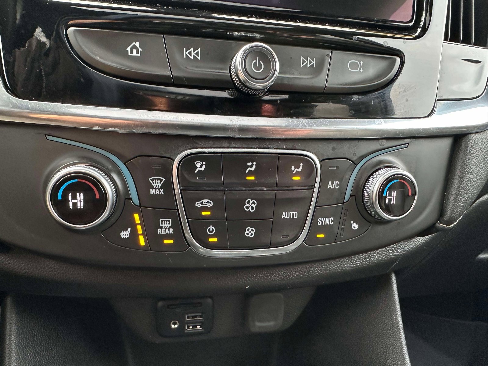 Certified 2023 Chevrolet Traverse LT w/ LT Premium Package image 31