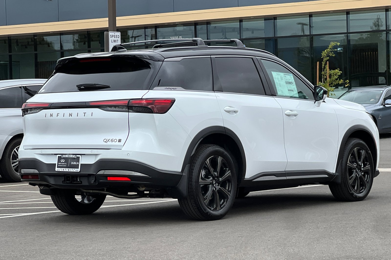 New 2026 INFINITI QX60 Autograph w/ Dark Cargo Package image 5