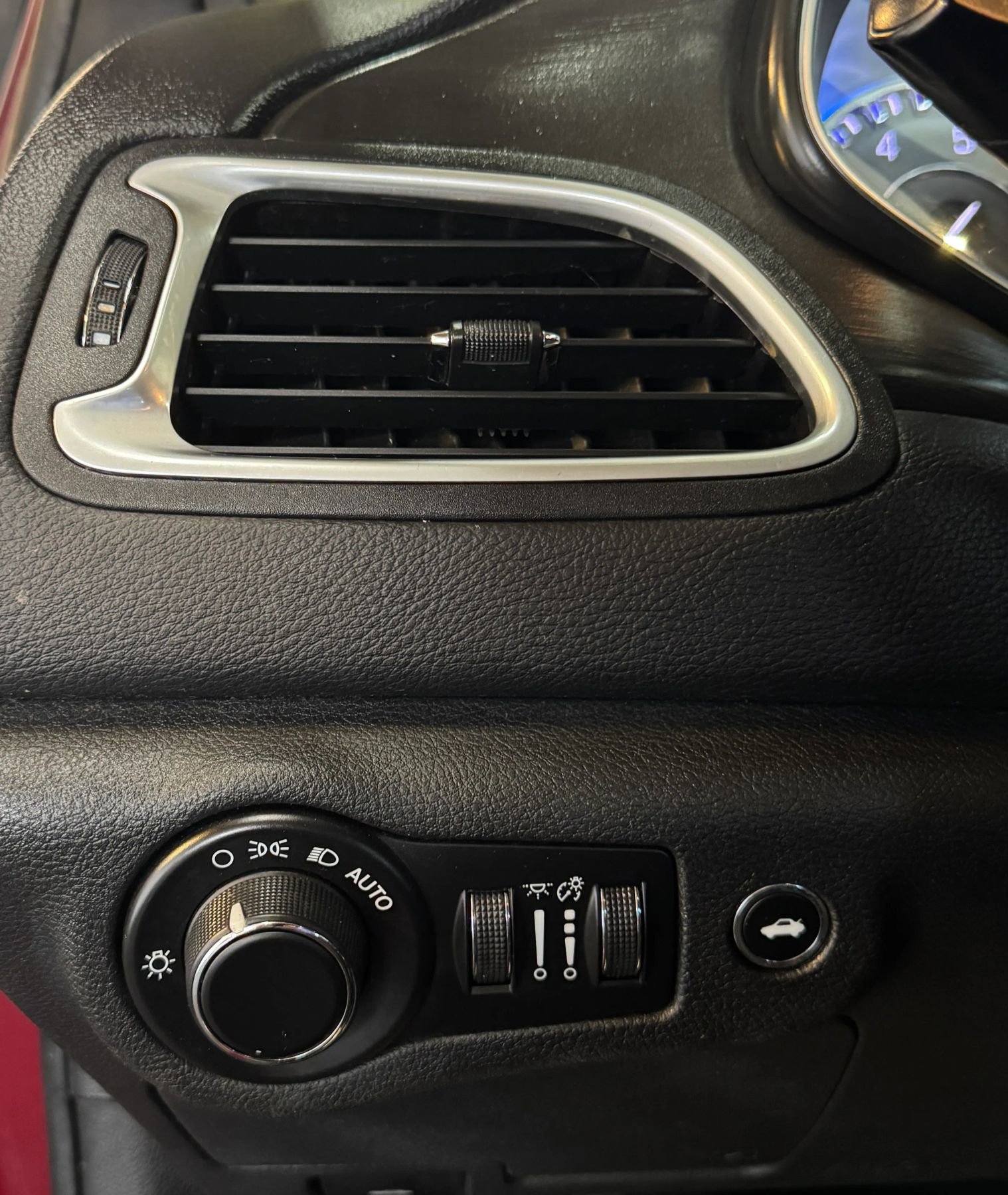 Used 2016 Chrysler 200 LX FWD image 15