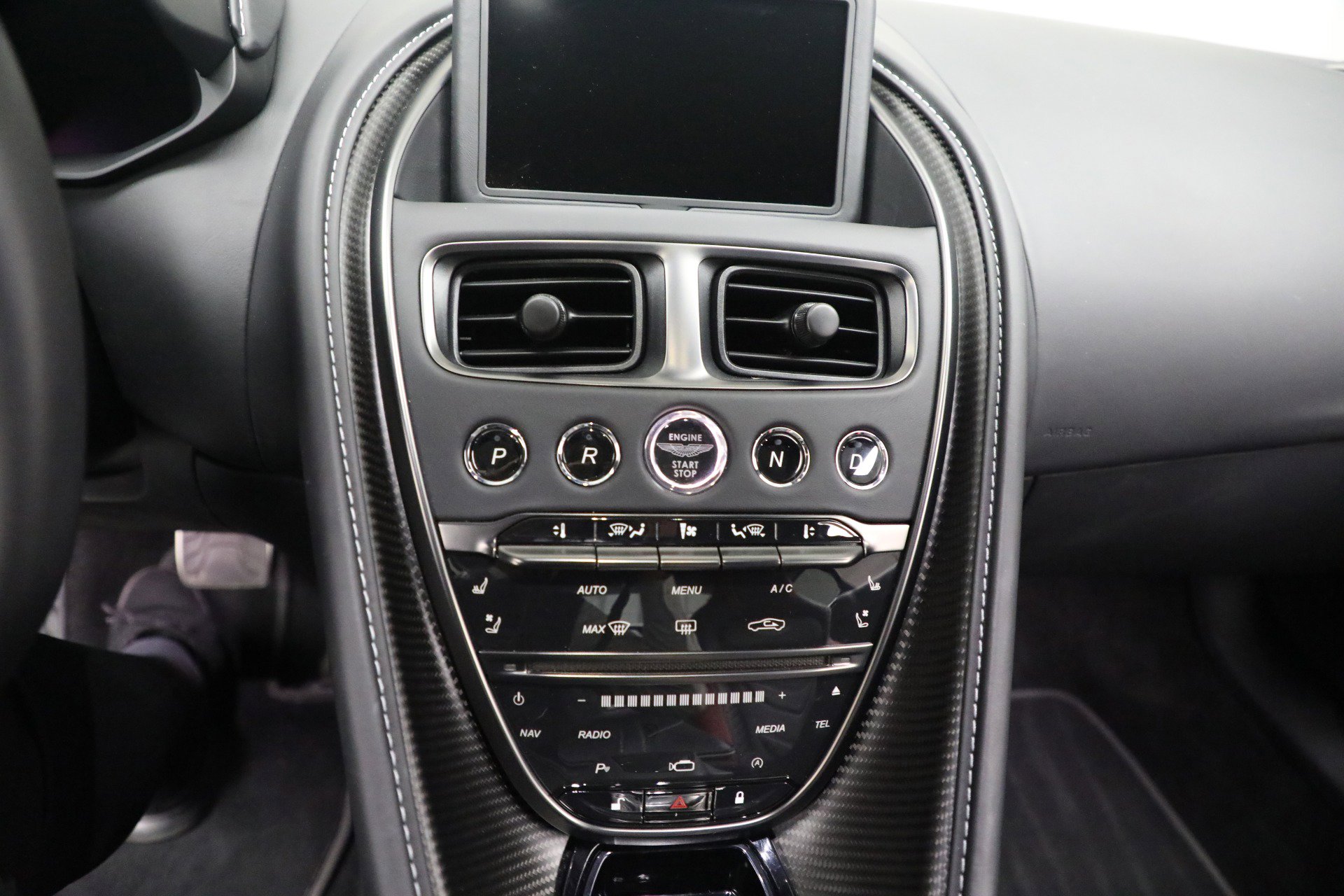 Used 2023 Aston Martin DBS Coupe image 22