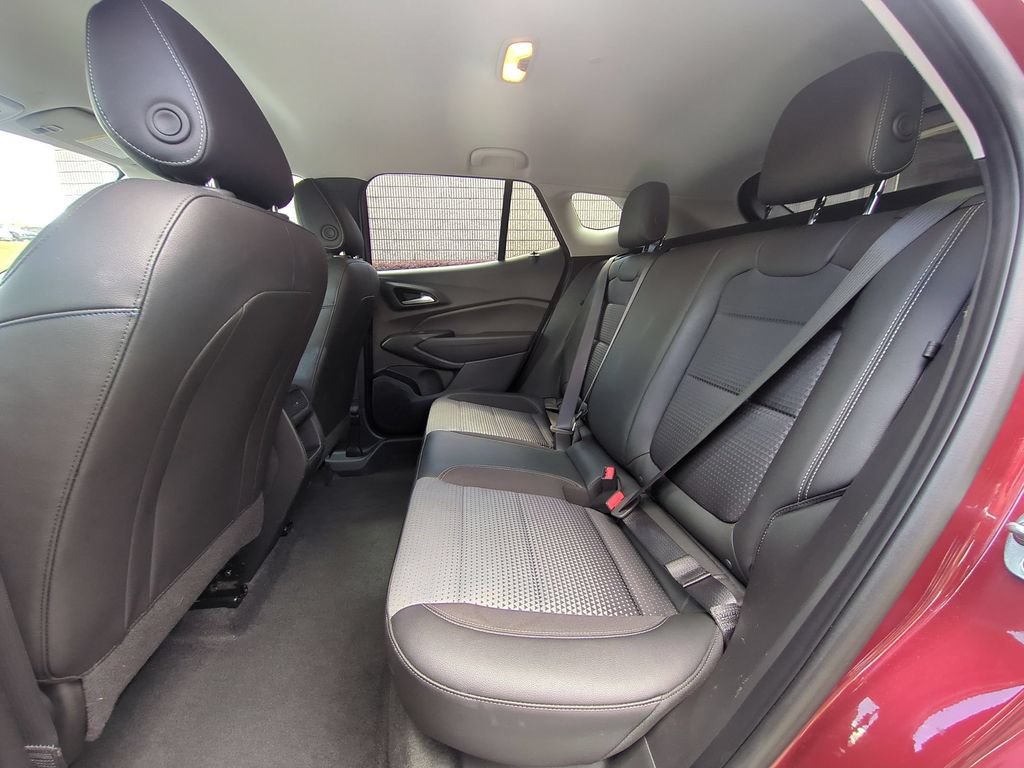 Used 2025 Chevrolet Trax LT w/ LT Convenience Package FWD image 27