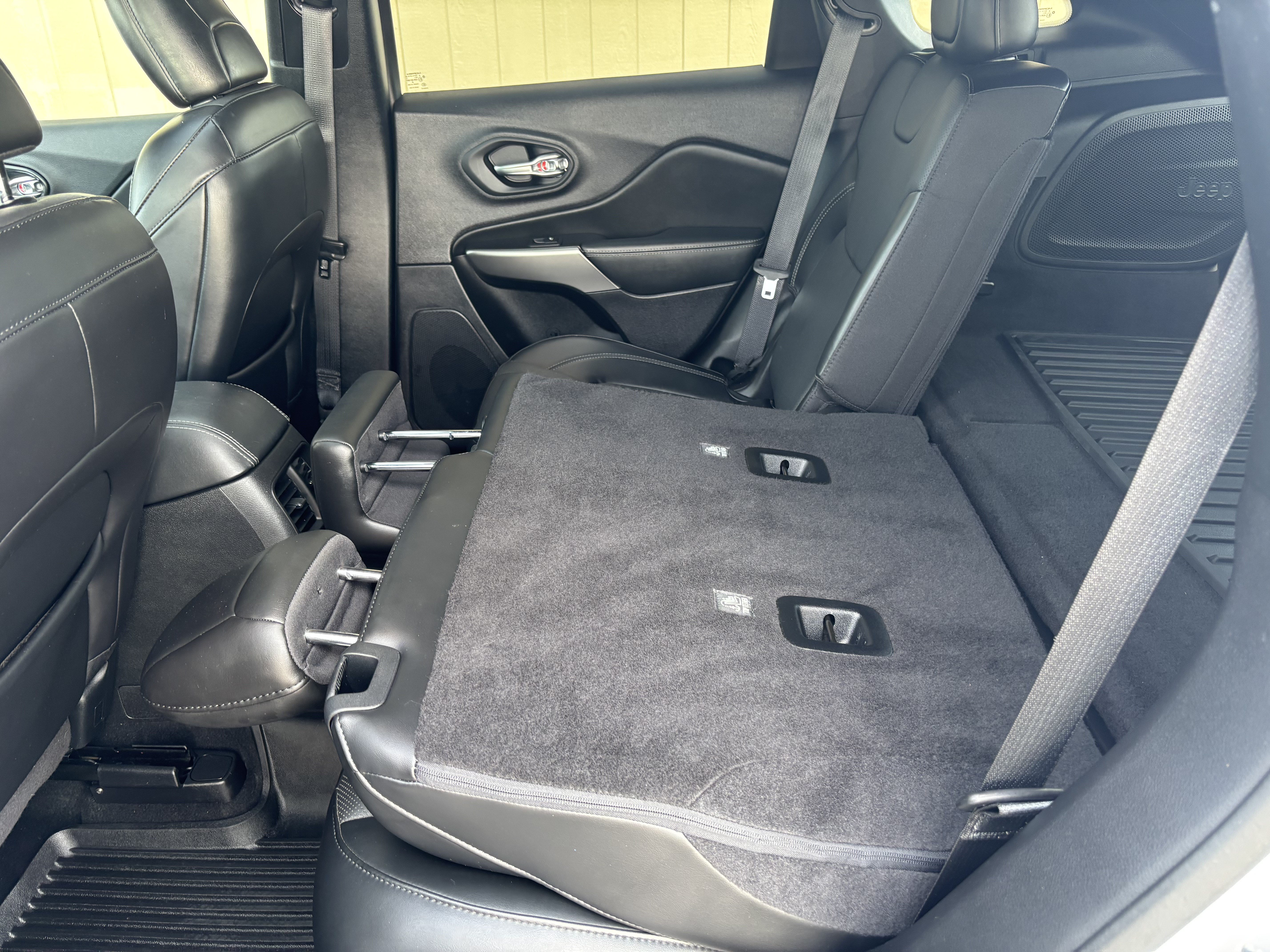 Used 2021 Jeep Cherokee High Altitude AWD/4WD image 25