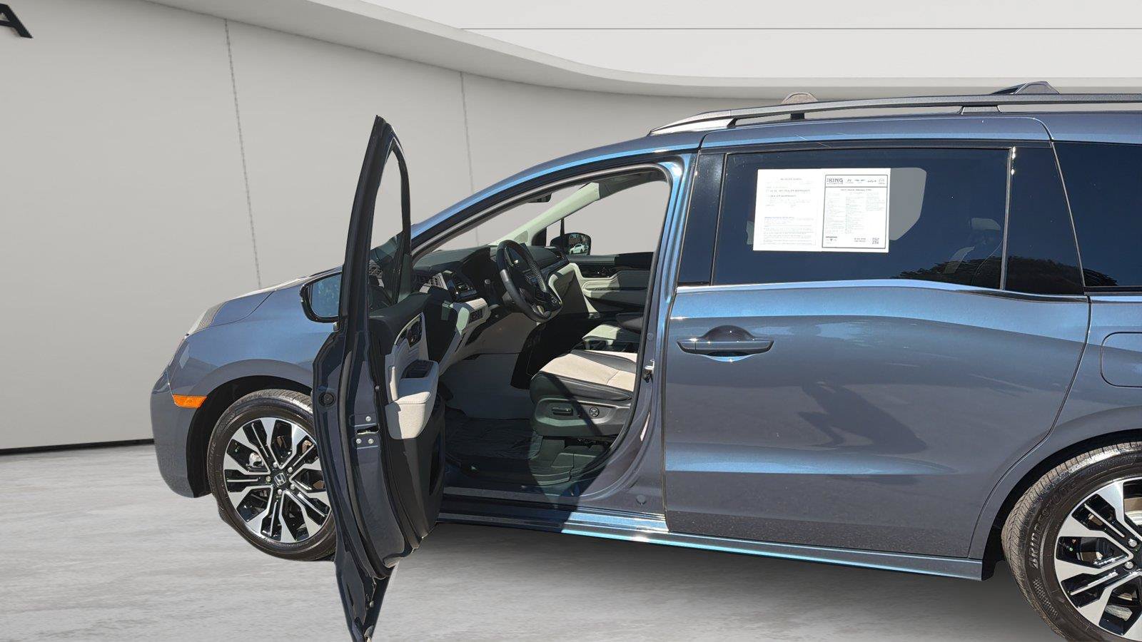 Used 2025 Honda Odyssey Elite image 10