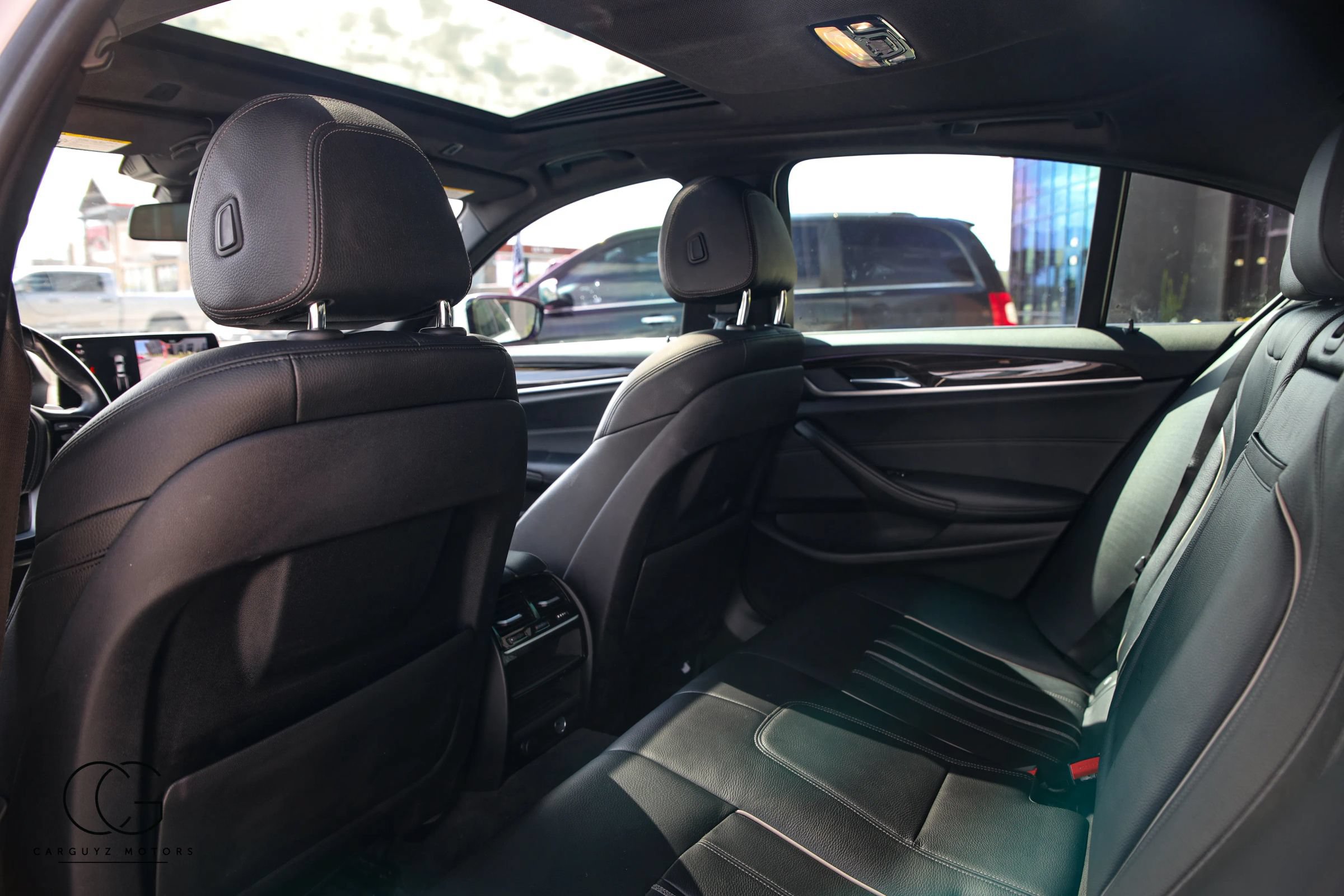 Used 2019 BMW 530e xDrive w/ Convenience Package AWD/4WD image 27