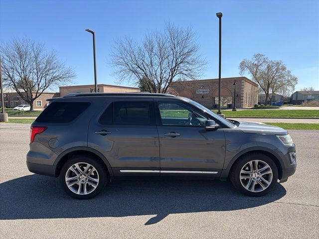 Used 2017 Ford Explorer XLT w/ Equipment Group 202A image 10