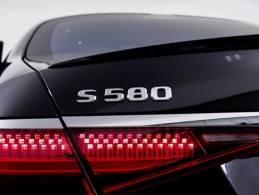 Used 2025 Mercedes-Benz S 580 4MATIC Sedan image 14