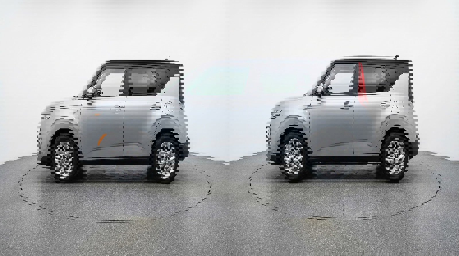 Used 2025 Kia Soul LX w/ LX Technology Package FWD image 4