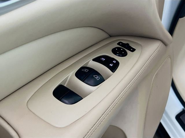 Used 2014 Nissan Pathfinder Platinum image 16