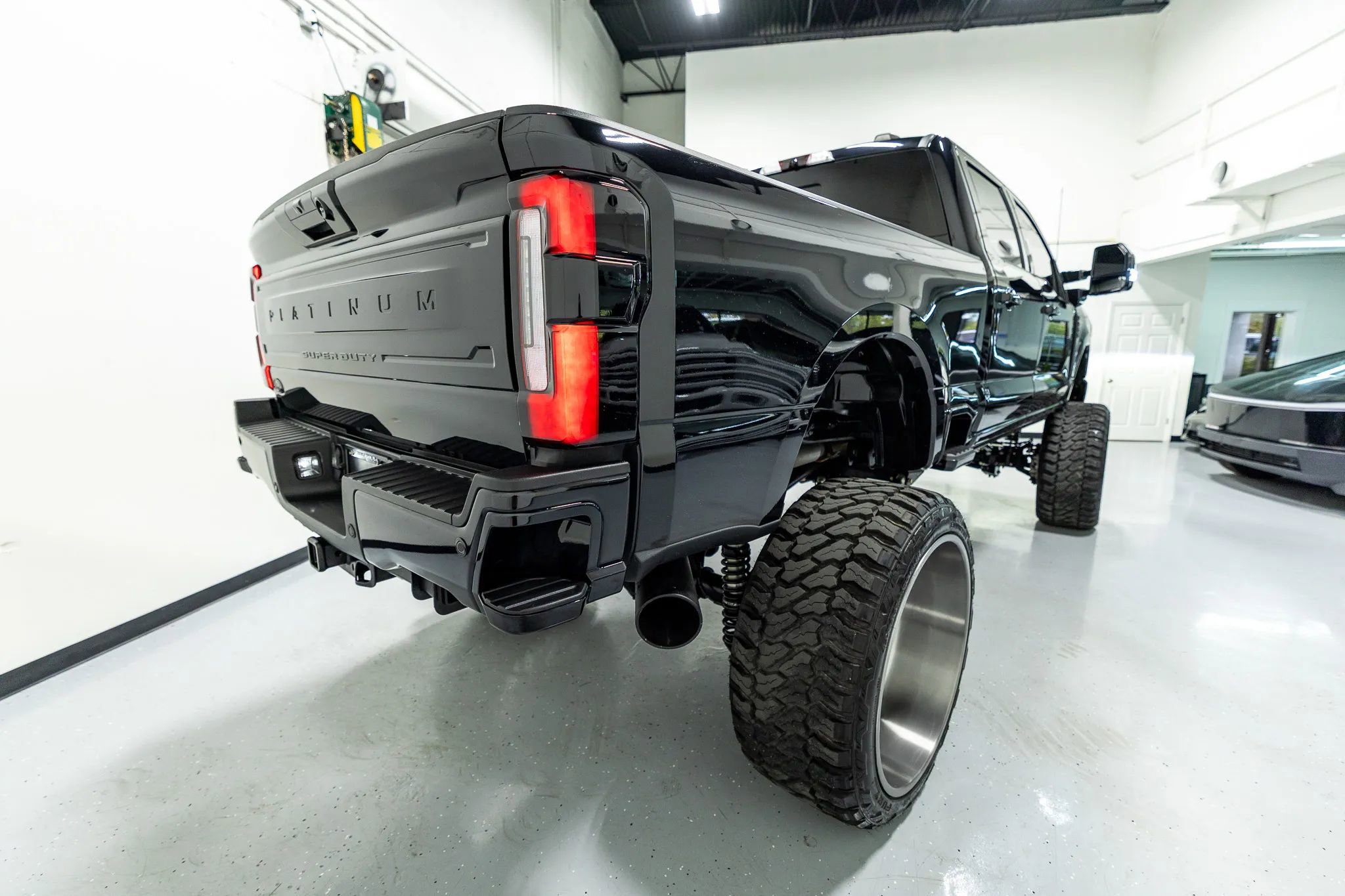 Used 2024 Ford F350 Platinum image 40