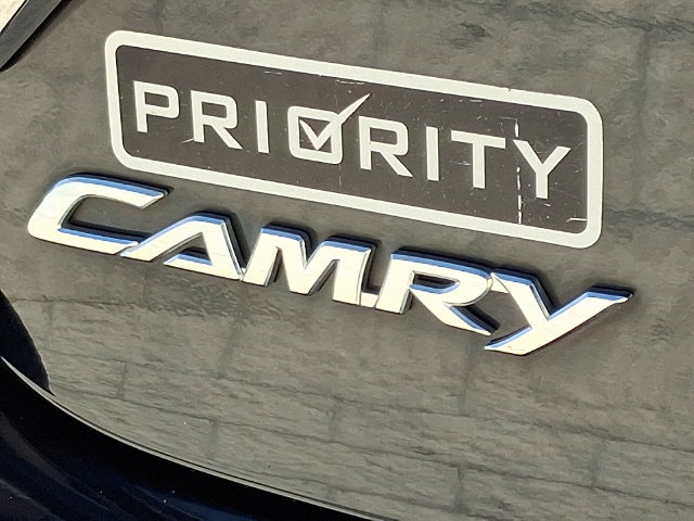 Used 2015 Toyota Camry XLE w/ Moonroof Package FWD image 9