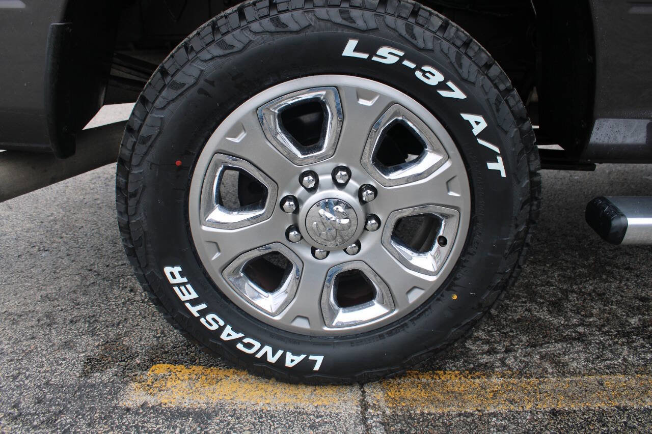 Used 2017 RAM 3500 SLT w/ Luxury Group image 20