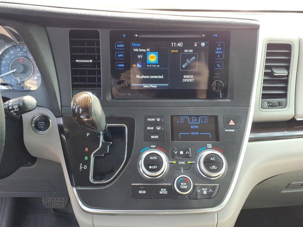 Used 2017 Toyota Sienna XLE AWD/4WD image 11