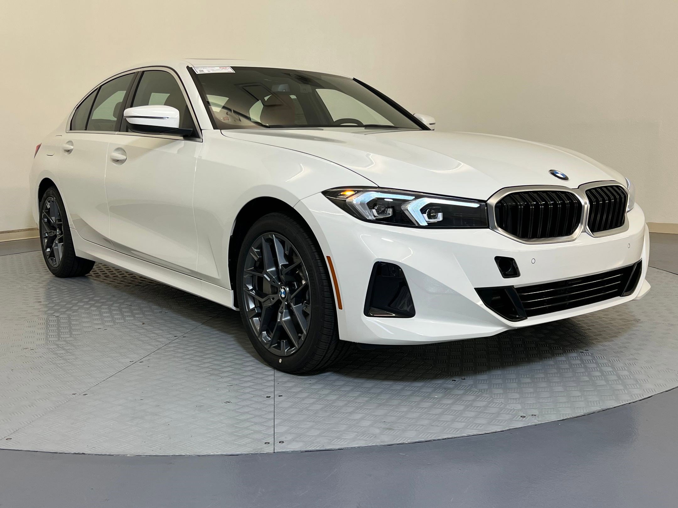 Used 2025 BMW 330i xDrive Sedan w/ Premium Package AWD/4WD image 5