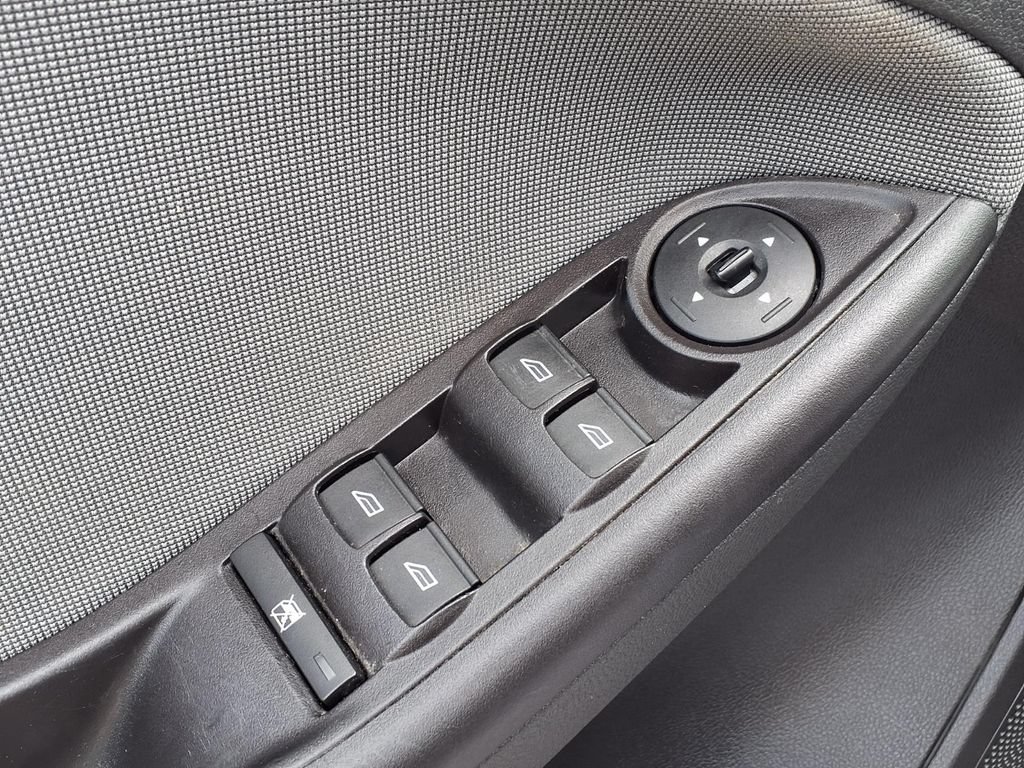 Used 2013 Ford Focus SE FWD image 26