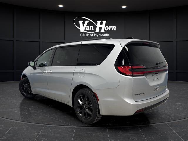 New 2026 Chrysler Pacifica Select w/ S Appearance Package image 3
