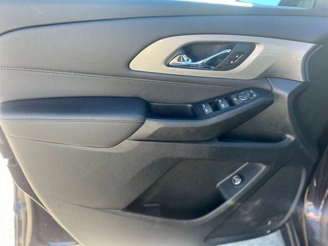Used 2023 Chevrolet Traverse LT image 11
