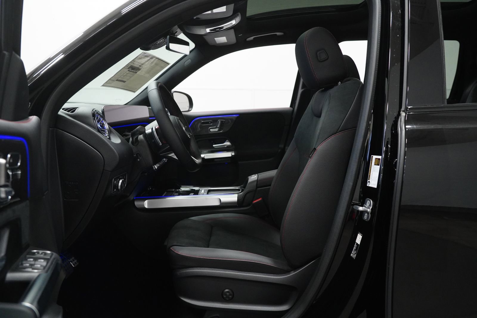 New 2026 Mercedes-Benz GLB 250 4MATIC image 2