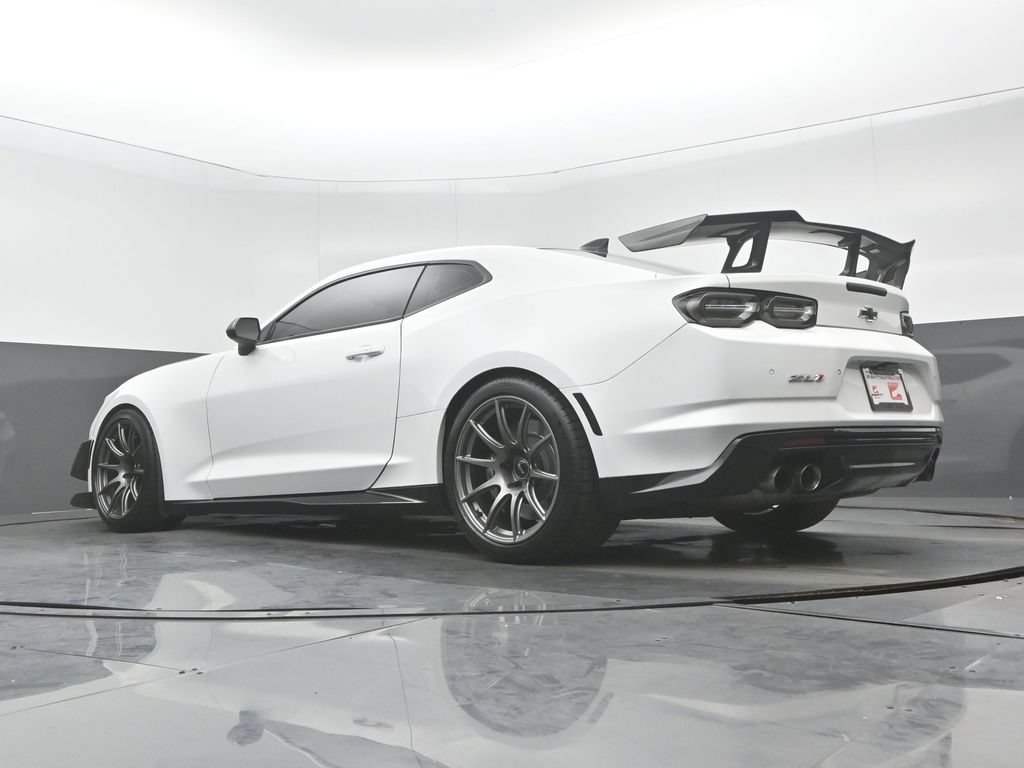 Used 2019 Chevrolet Camaro ZL1 RWD image 28