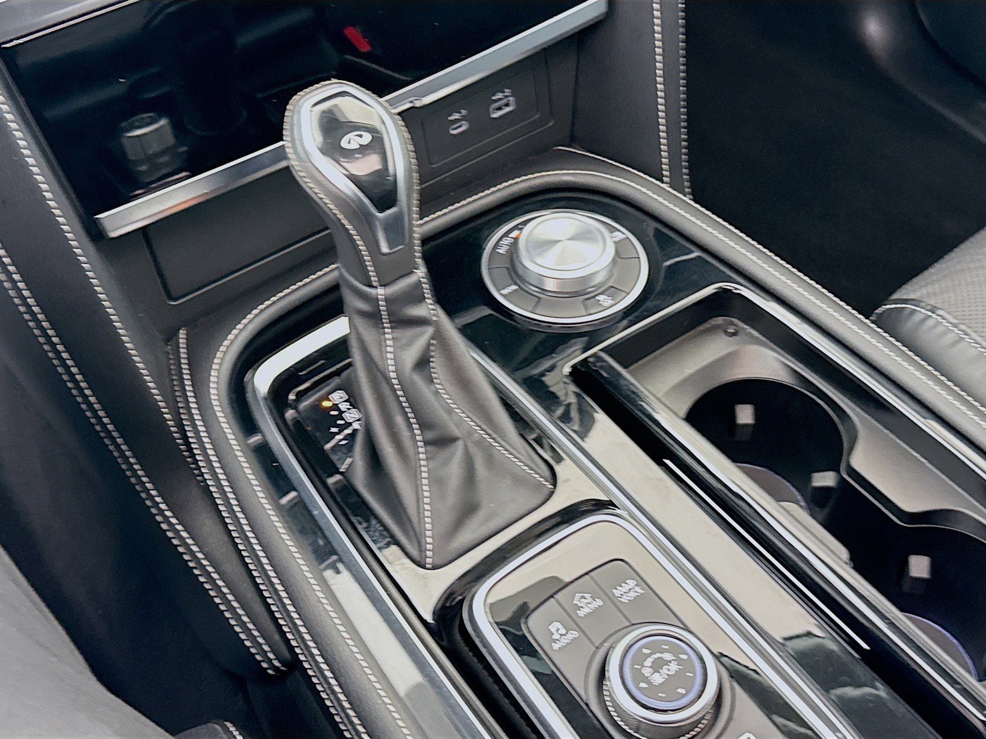 Used 2024 INFINITI QX80 Premium Select w/ Cargo Package image 19