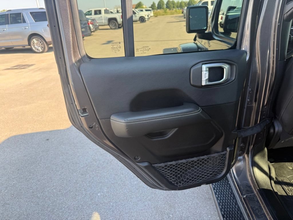 Used 2019 Jeep Wrangler Unlimited Sahara AWD/4WD image 13