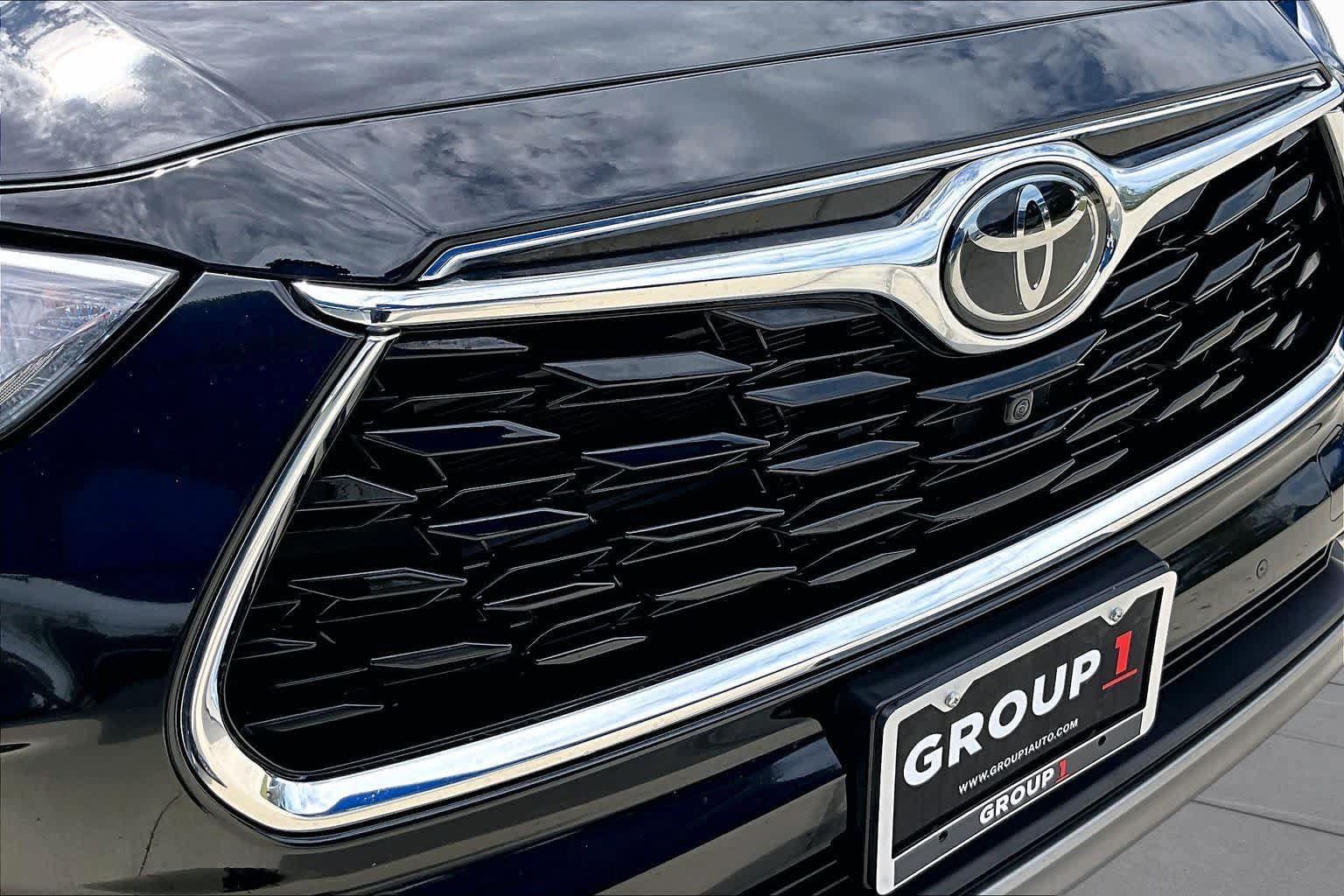 Used 2025 Toyota Highlander Platinum AWD/4WD image 30