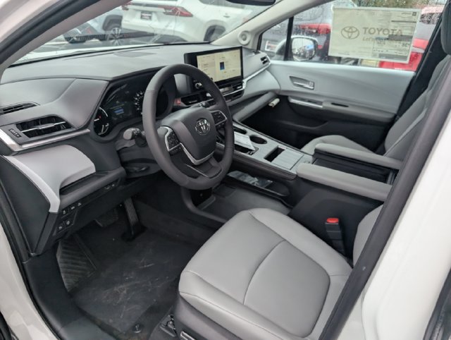 New 2026 Toyota Sienna XLE FWD image 10