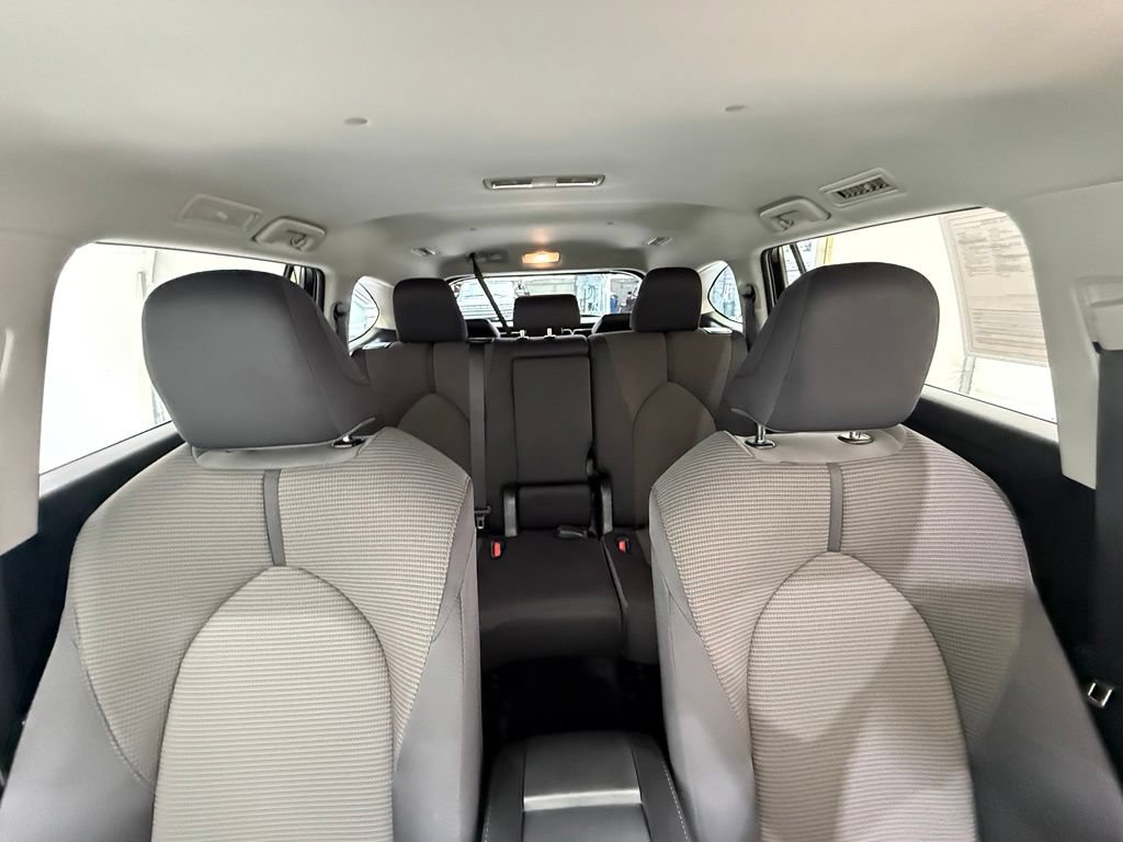 Used 2024 Toyota Highlander LE AWD/4WD image 34