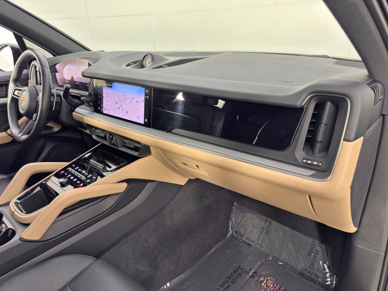 Used 2024 Porsche Cayenne w/ Sport Chrono Package image 15