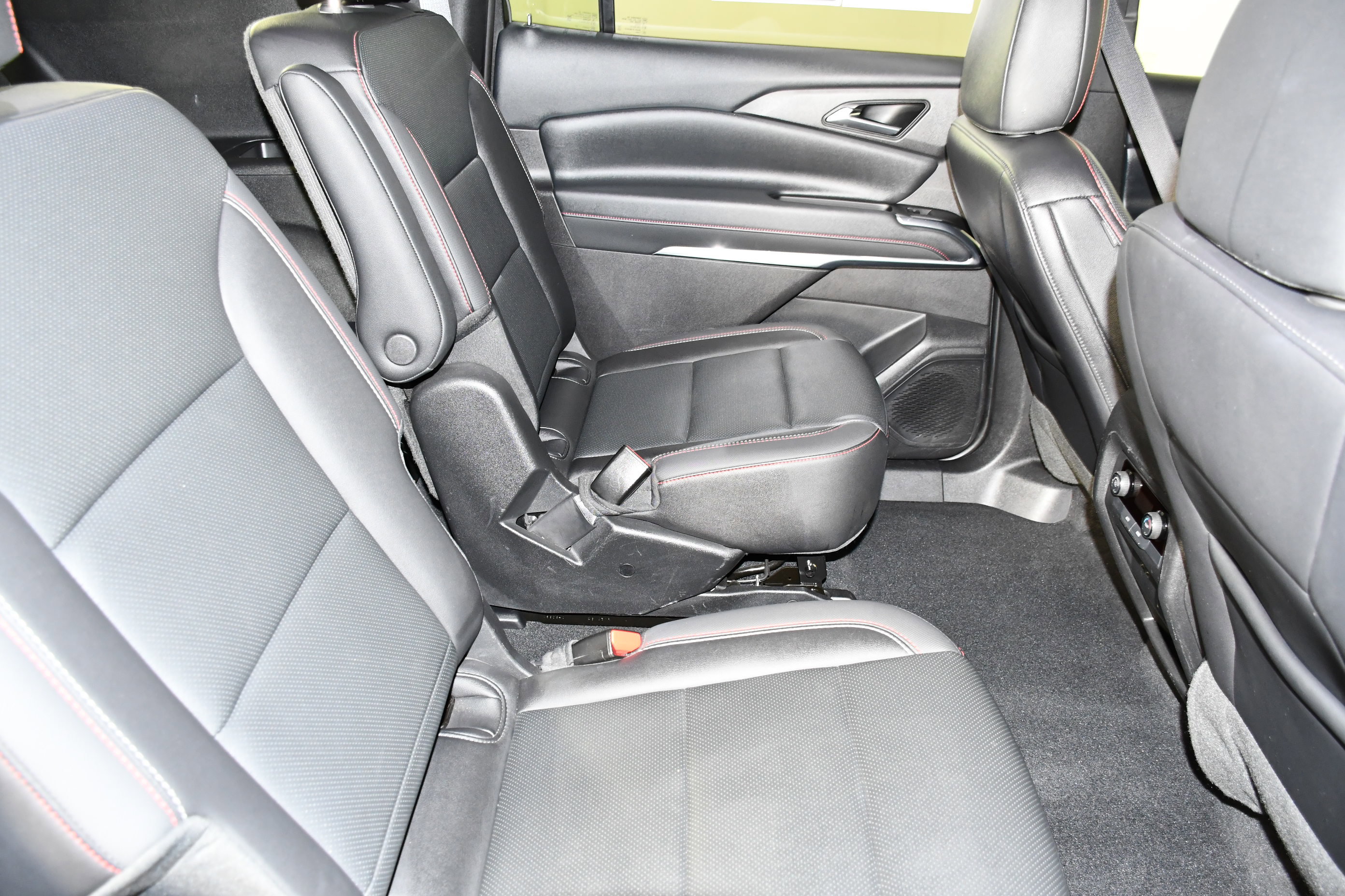 Used 2025 Chevrolet Traverse Z71 image 42