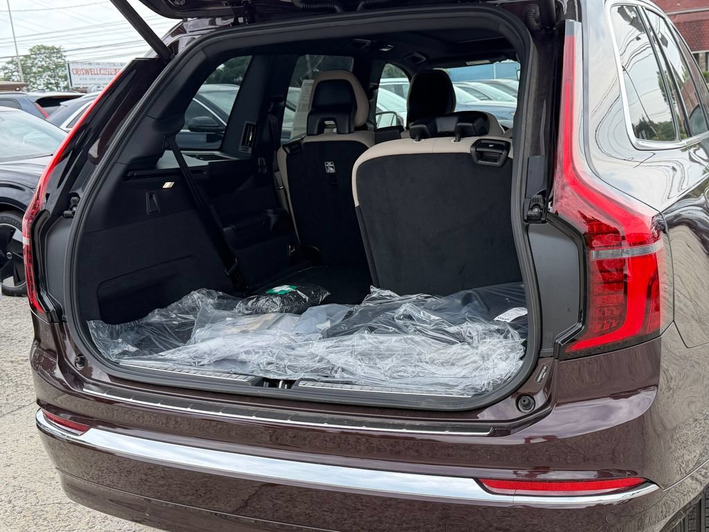 New 2026 Volvo XC90 T8 Plus w/ Protection Package Premier AWD/4WD image 13