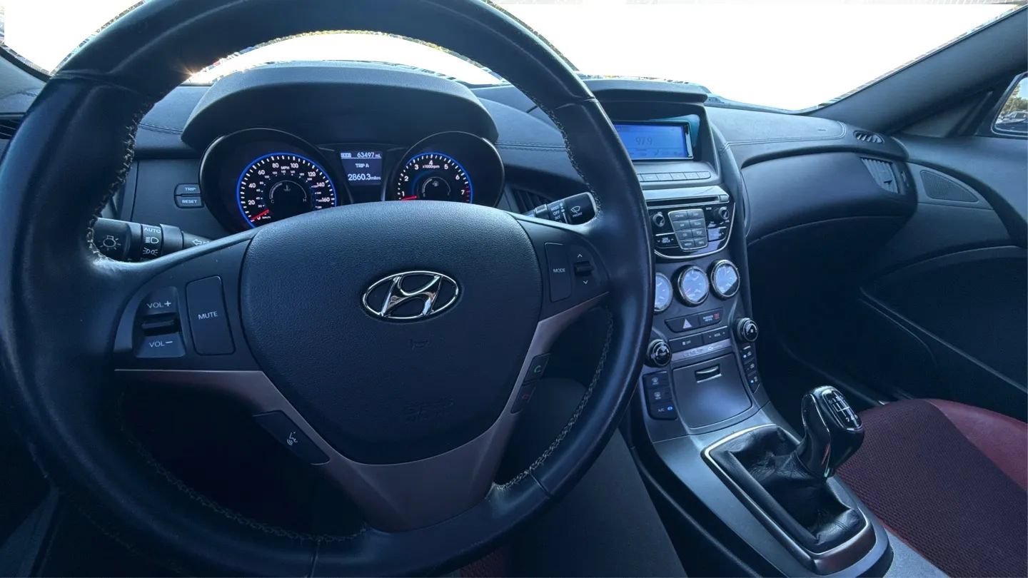 Used 2013 Hyundai Genesis 3.8 RWD image 22