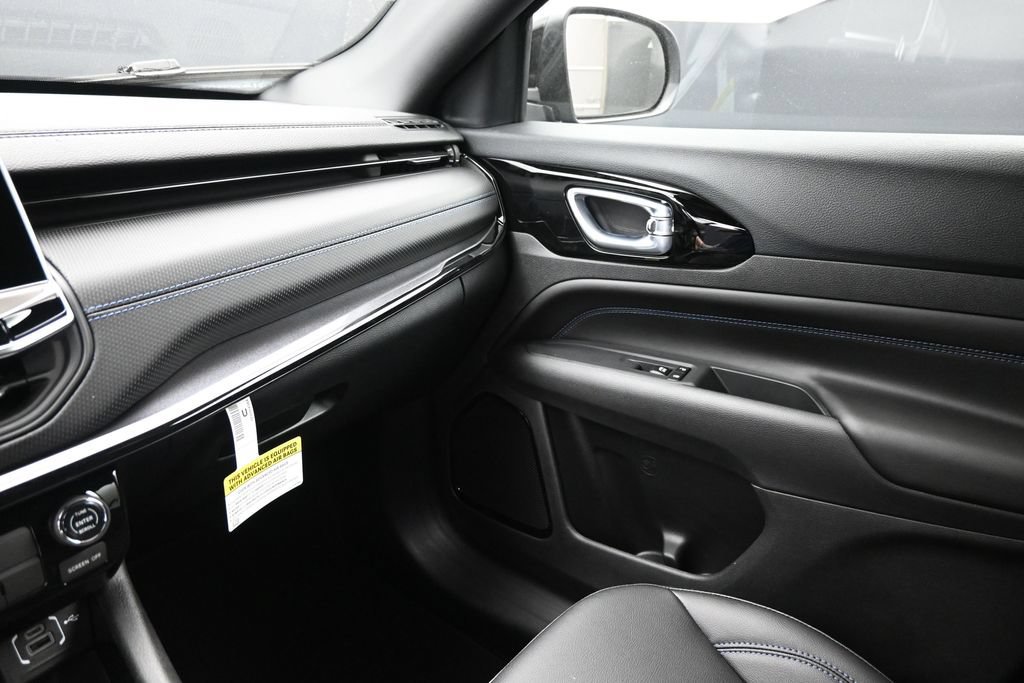 New 2026 Jeep Compass Latitude AWD/4WD image 15