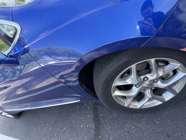 Used 2019 Chrysler Pacifica Limited w/ Advanced Safetytec Group FWD image 3