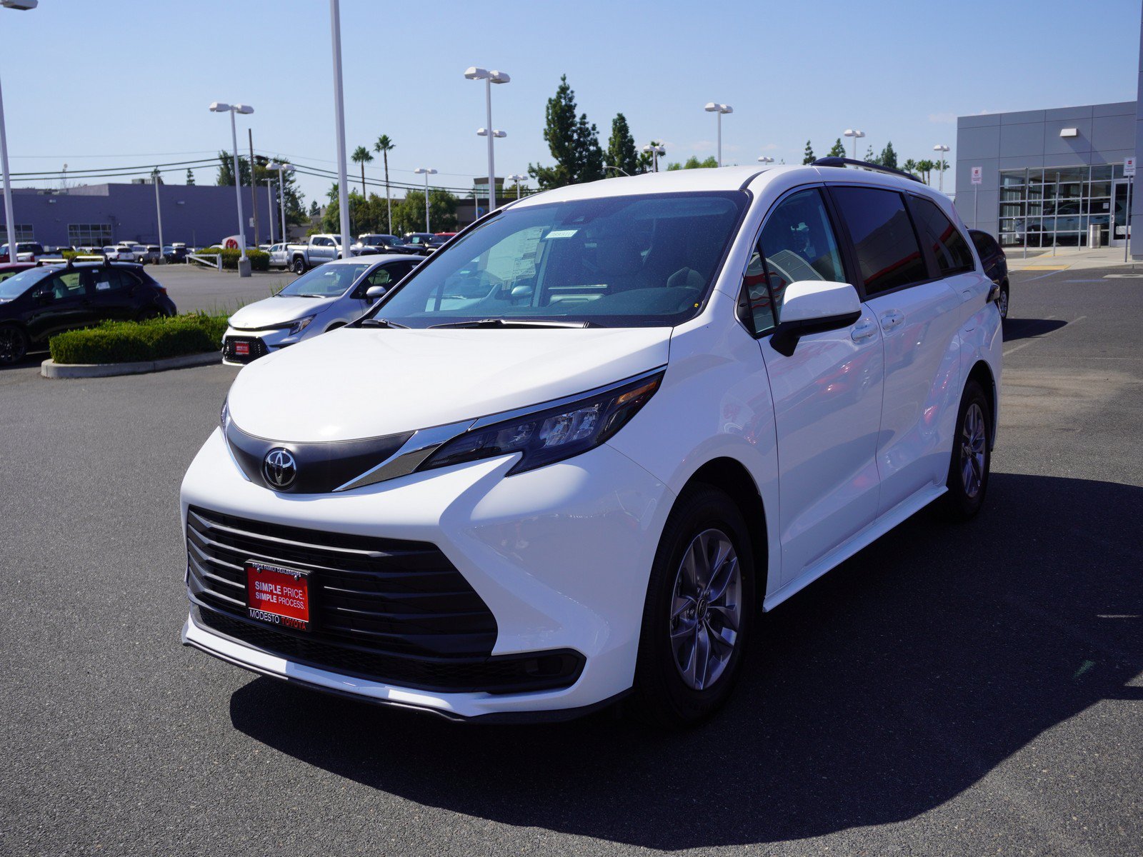 New 2026 Toyota Sienna LE FWD image 7