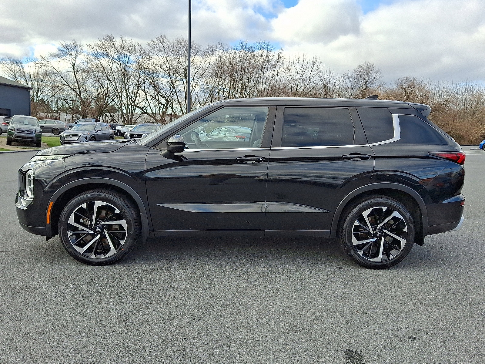 Used 2022 Mitsubishi Outlander SE image 5