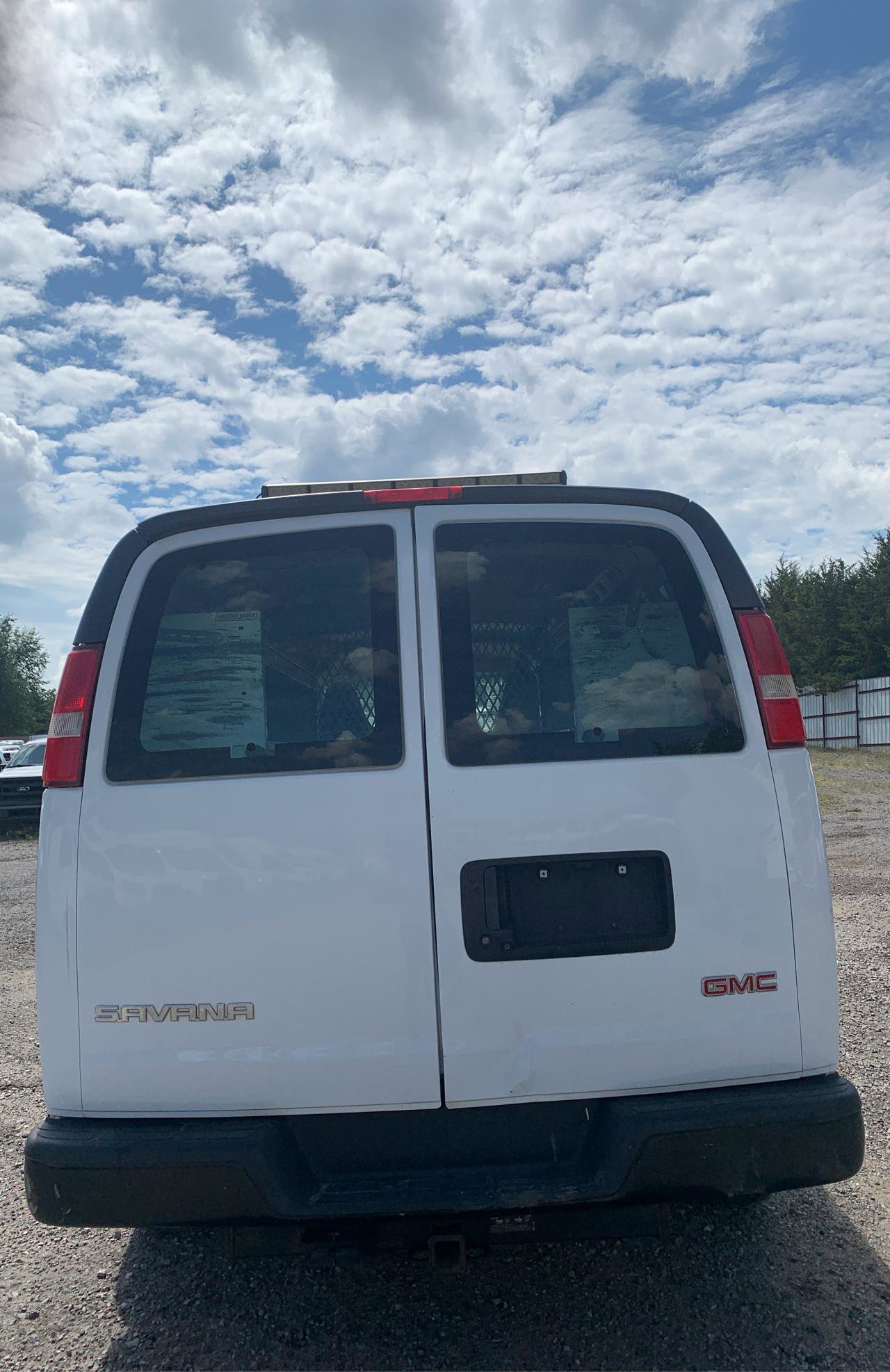 Used 2017 GMC Savana 2500 Extended RWD image 6