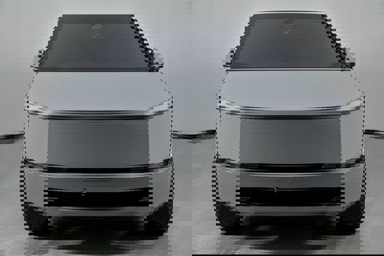 Used 2024 Tesla Cybertruck AWD Crew Cab image 4