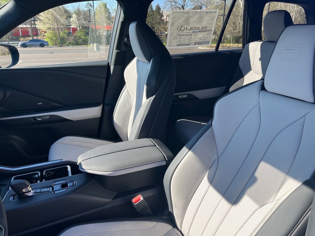 New 2026 Lexus TX 500h AWD image 8