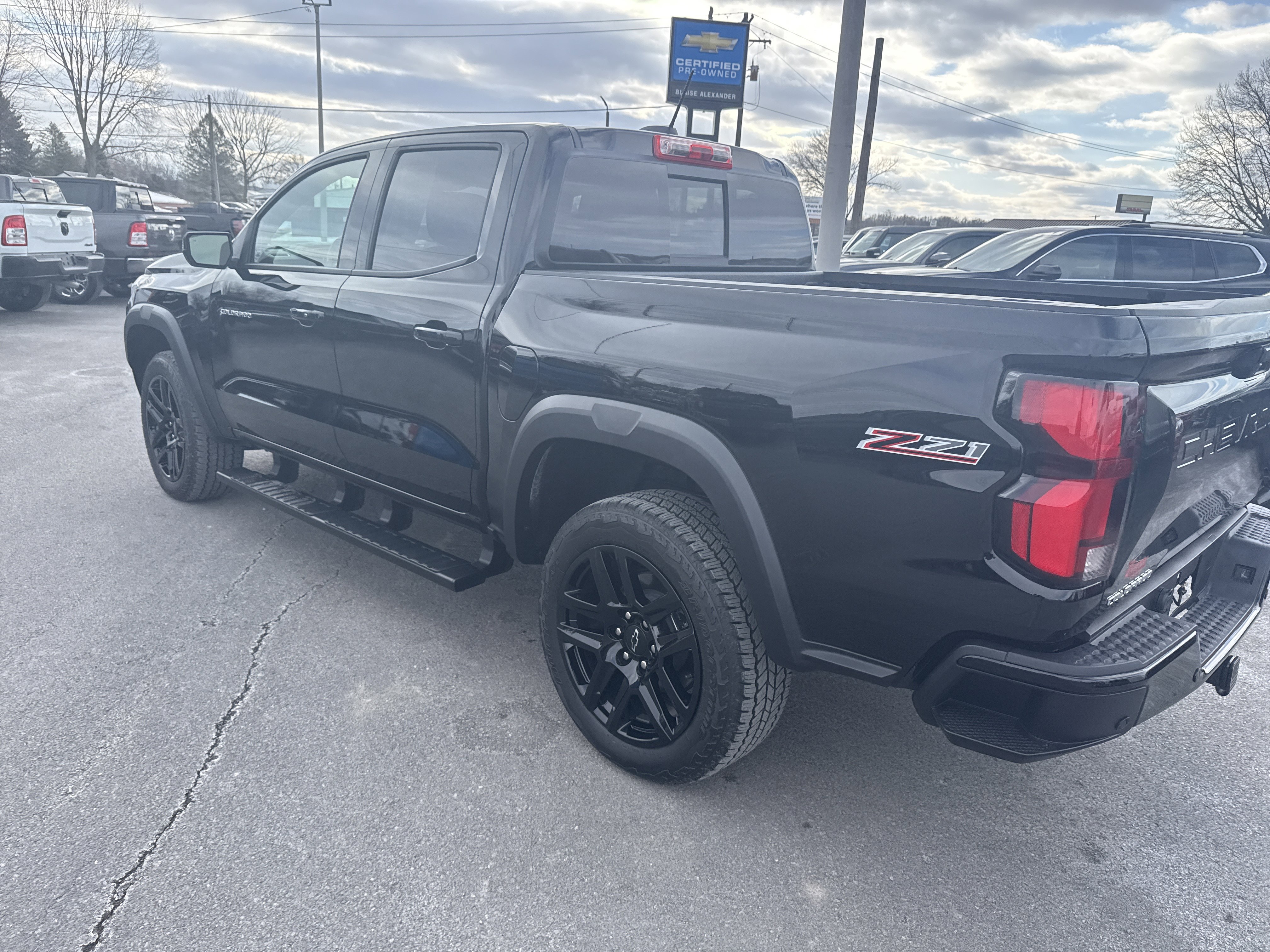 Used 2024 Chevrolet Colorado Z71 w/ Z71 Convenience Package 2 image 6