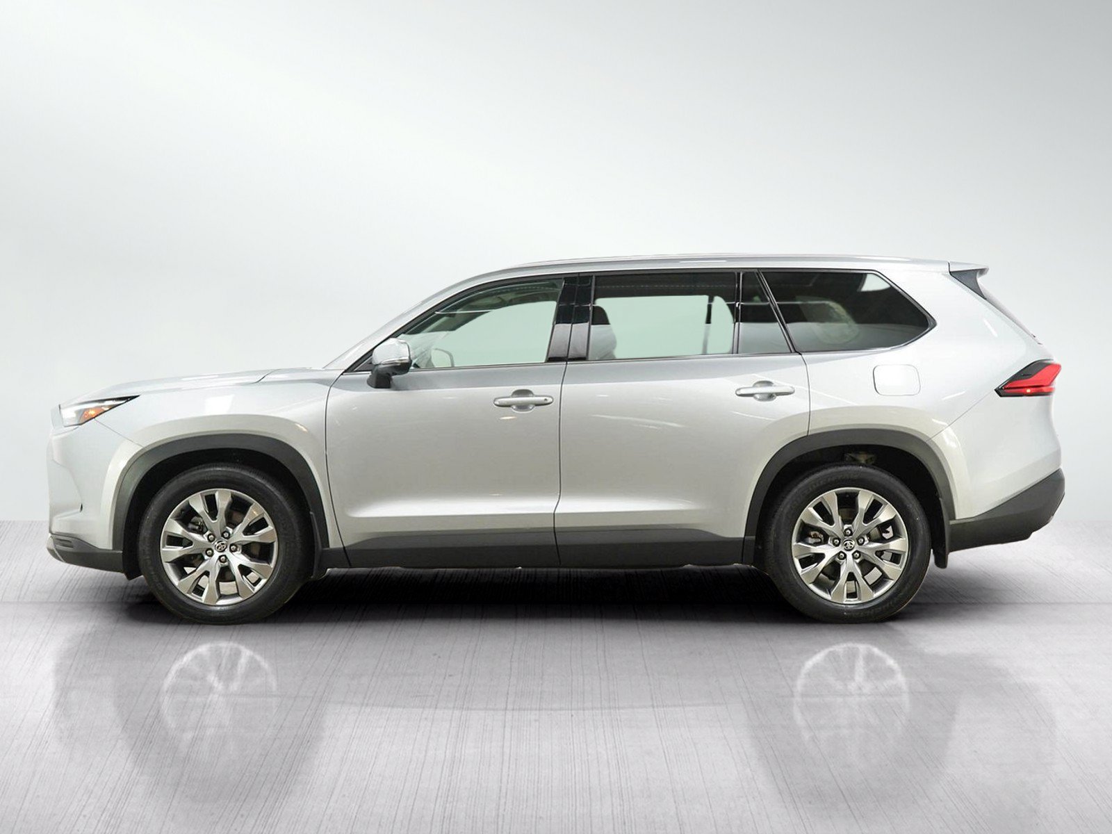 Used 2024 Toyota Grand Highlander AWD Hybrid image 2